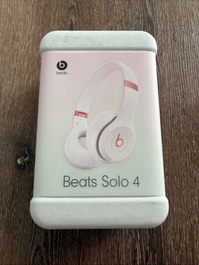 Beats Solo 4 Cloud Pink Wireless On Ear Headphones